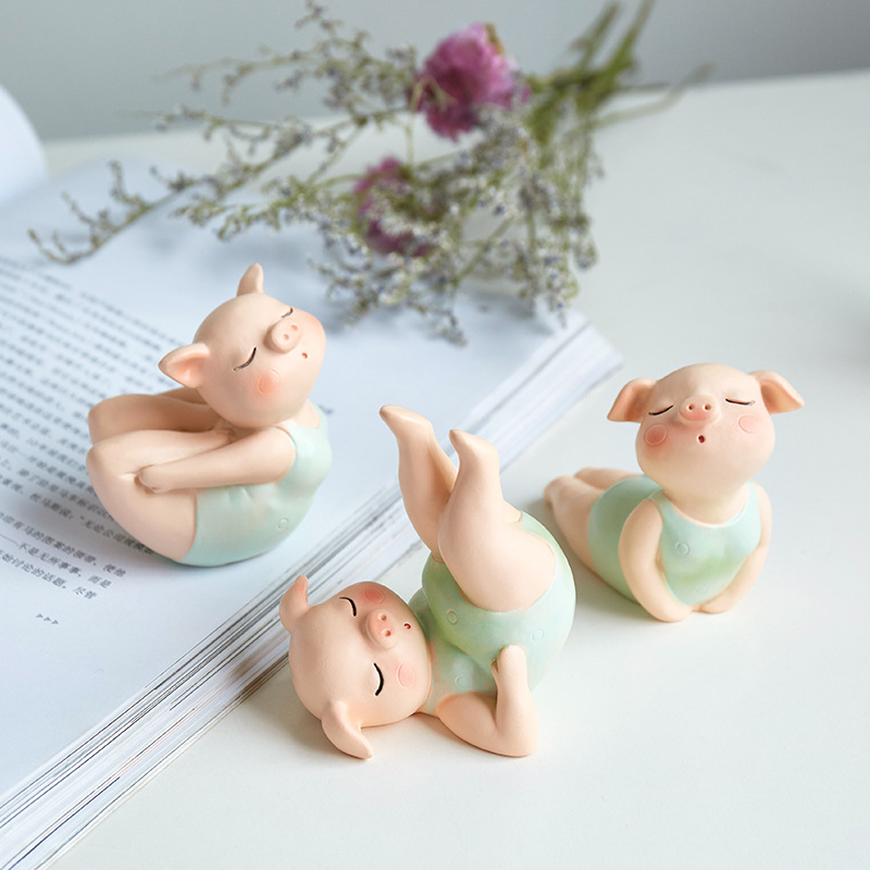 Mini Piglet Resin Sculpture De - Yoga Fitness Model のレビューと価格